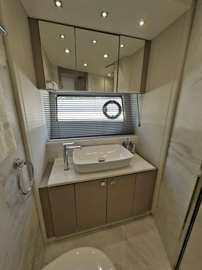 2020 Sunseeker 74 Sport Yacht