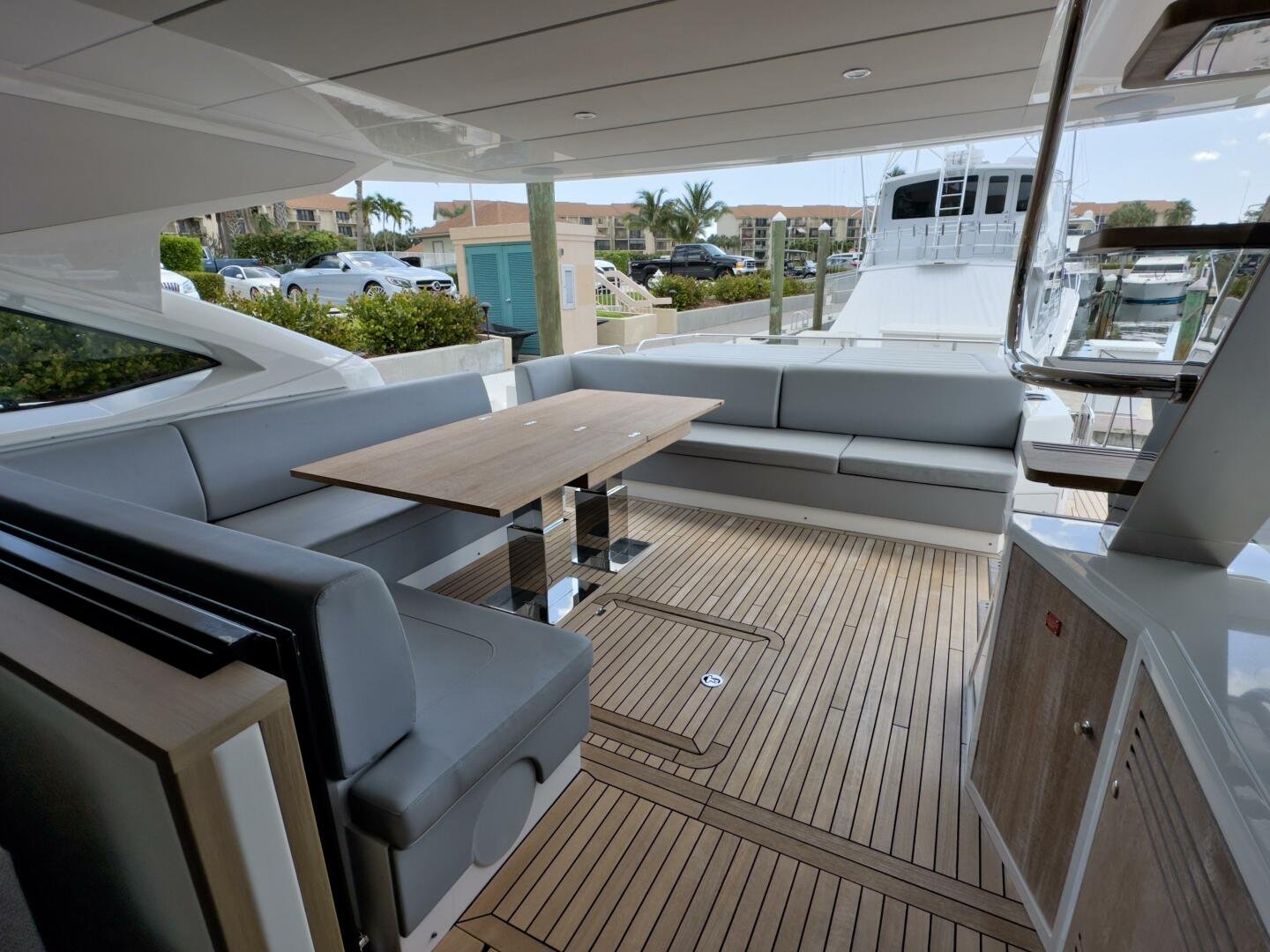 2020 Sunseeker 74 Sport Yacht