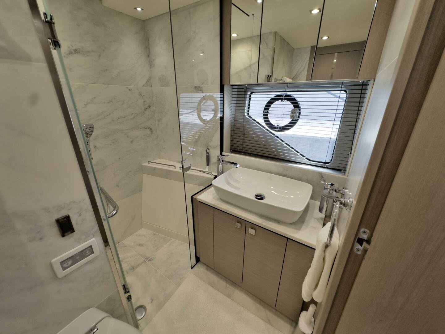 2020 Sunseeker 74 Sport Yacht