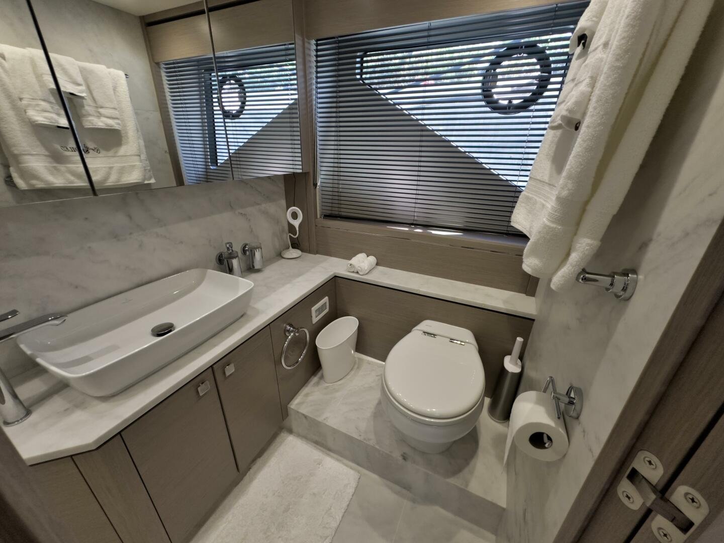 2020 Sunseeker 74 Sport Yacht