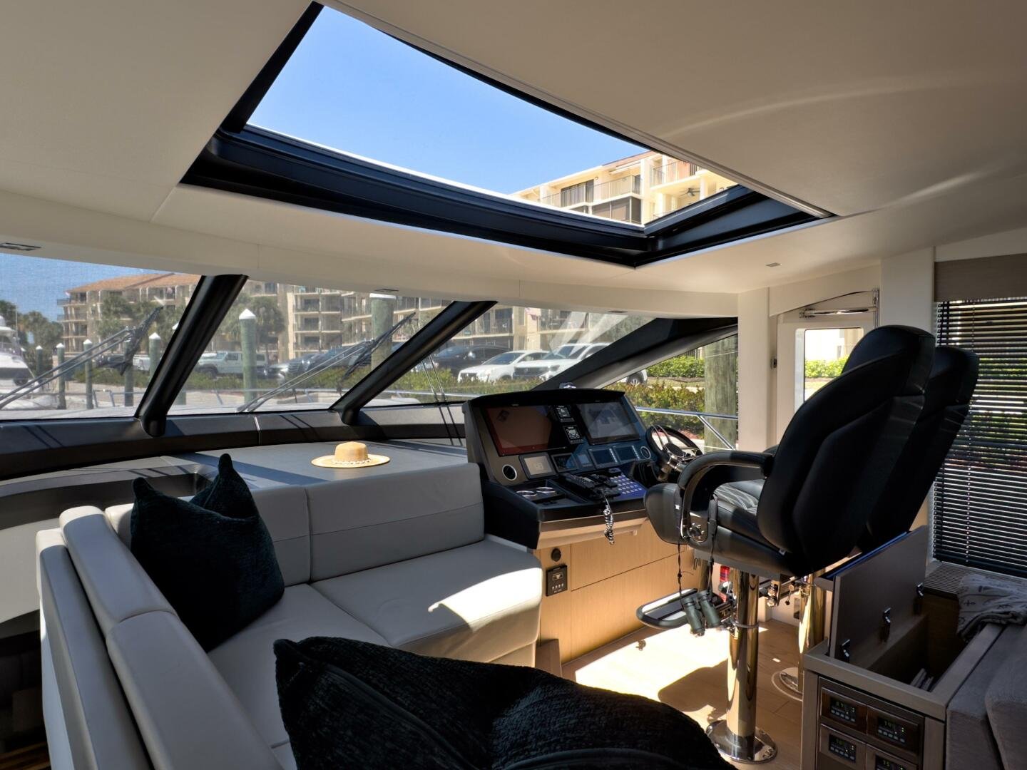 2020 Sunseeker 74 Sport Yacht