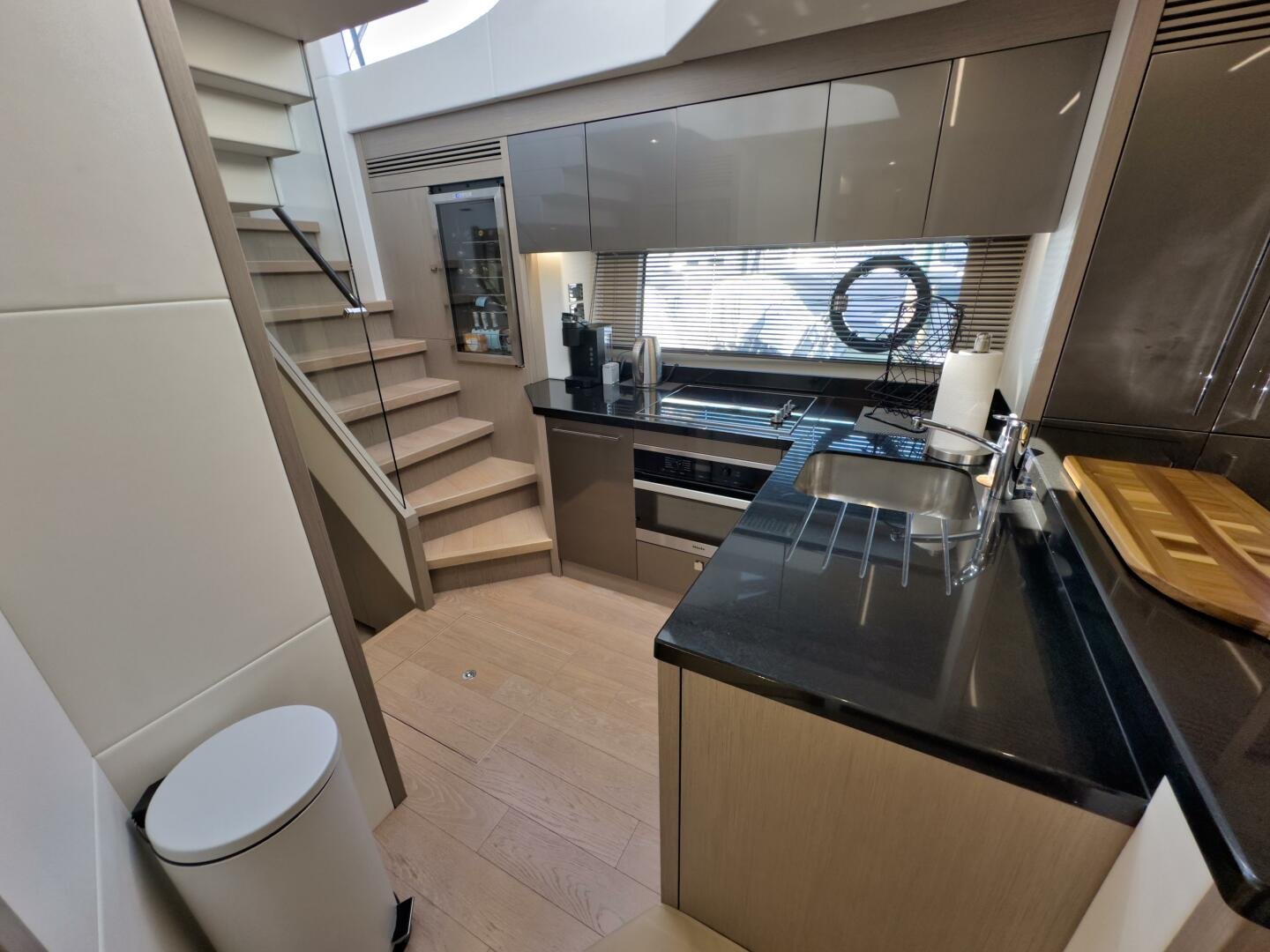 2020 Sunseeker 74 Sport Yacht