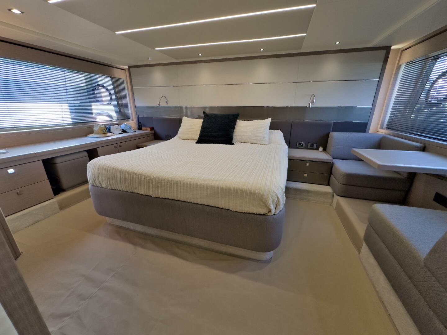 2020 Sunseeker 74 Sport Yacht