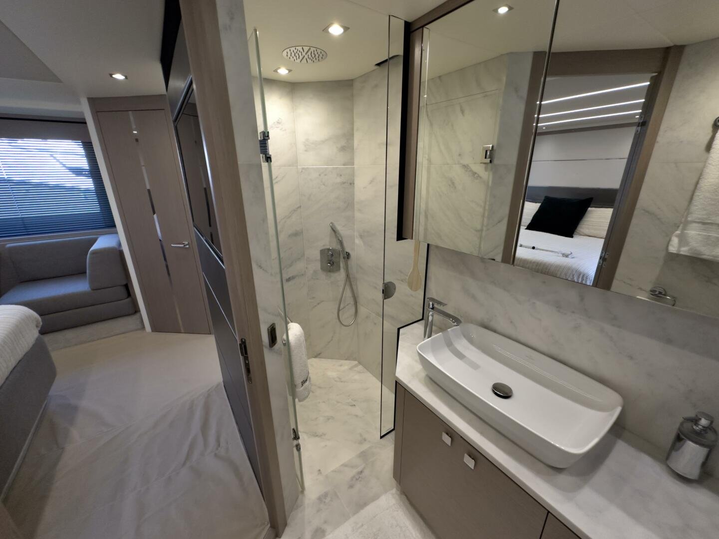 2020 Sunseeker 74 Sport Yacht