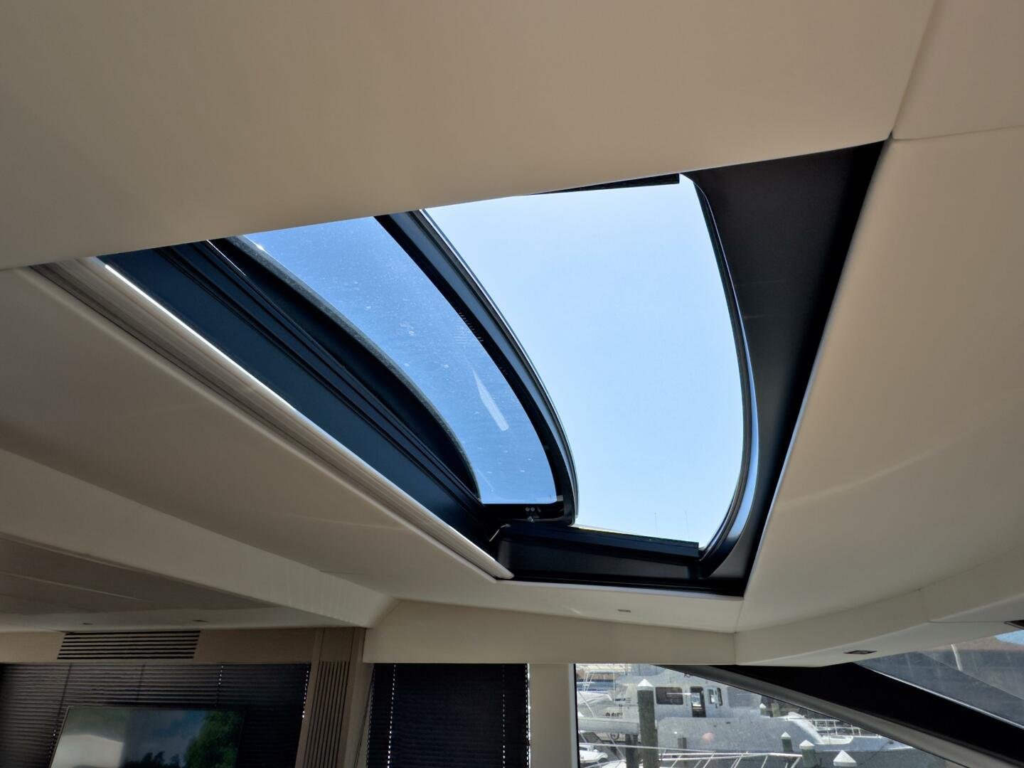 2020 Sunseeker 74 Sport Yacht