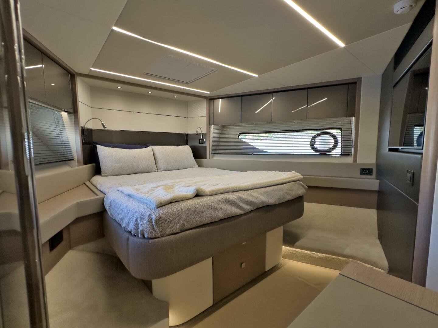 2020 Sunseeker 74 Sport Yacht