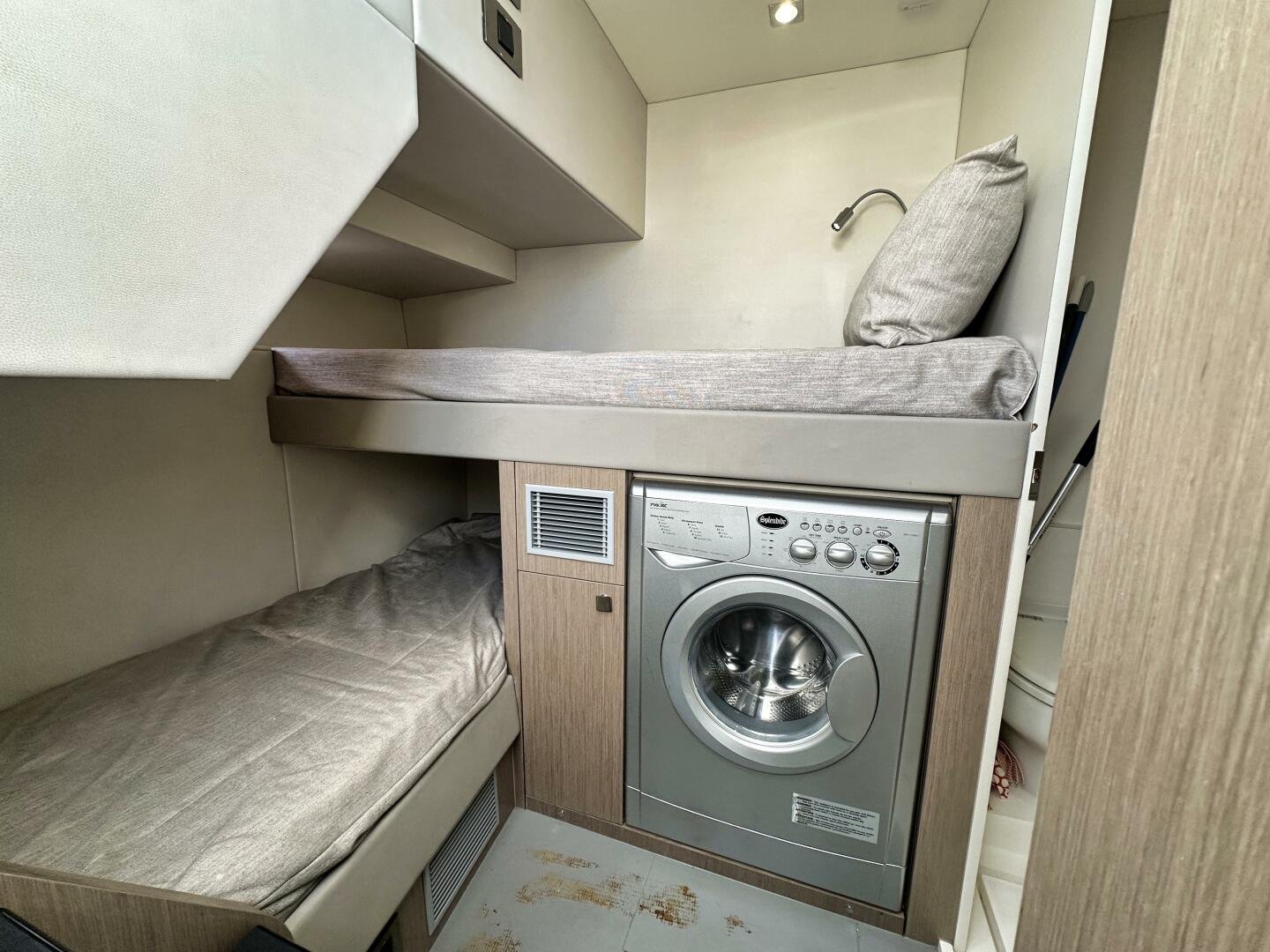 2020 Sunseeker 74 Sport Yacht