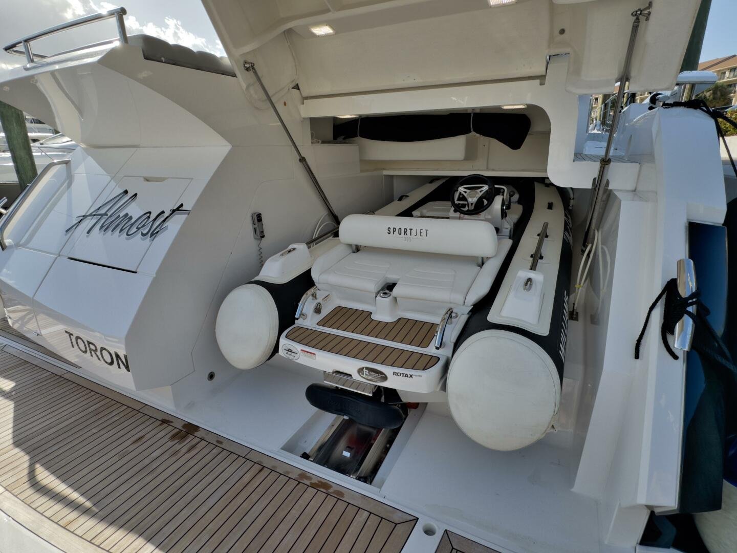 2020 Sunseeker 74 Sport Yacht