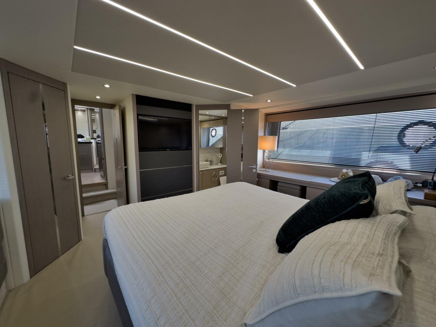 2020 Sunseeker 74 Sport Yacht