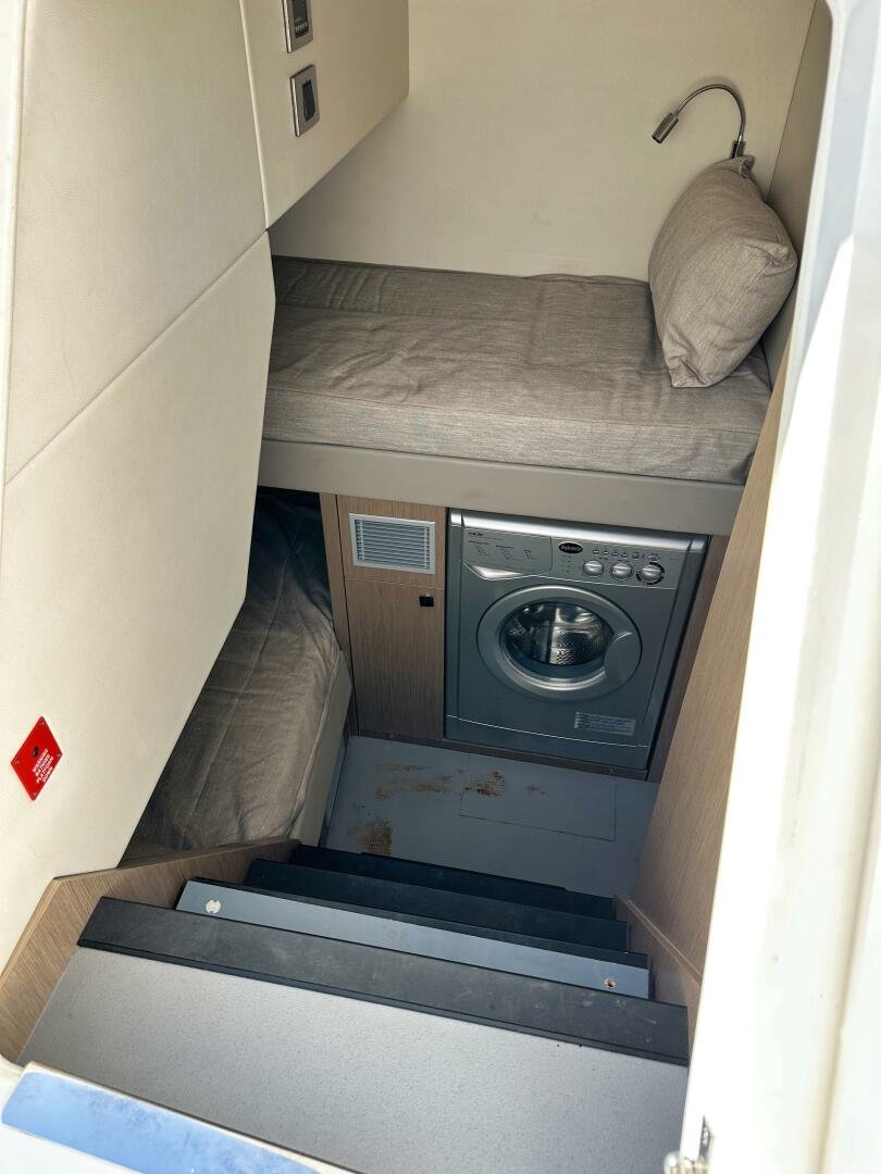 2020 Sunseeker 74 Sport Yacht