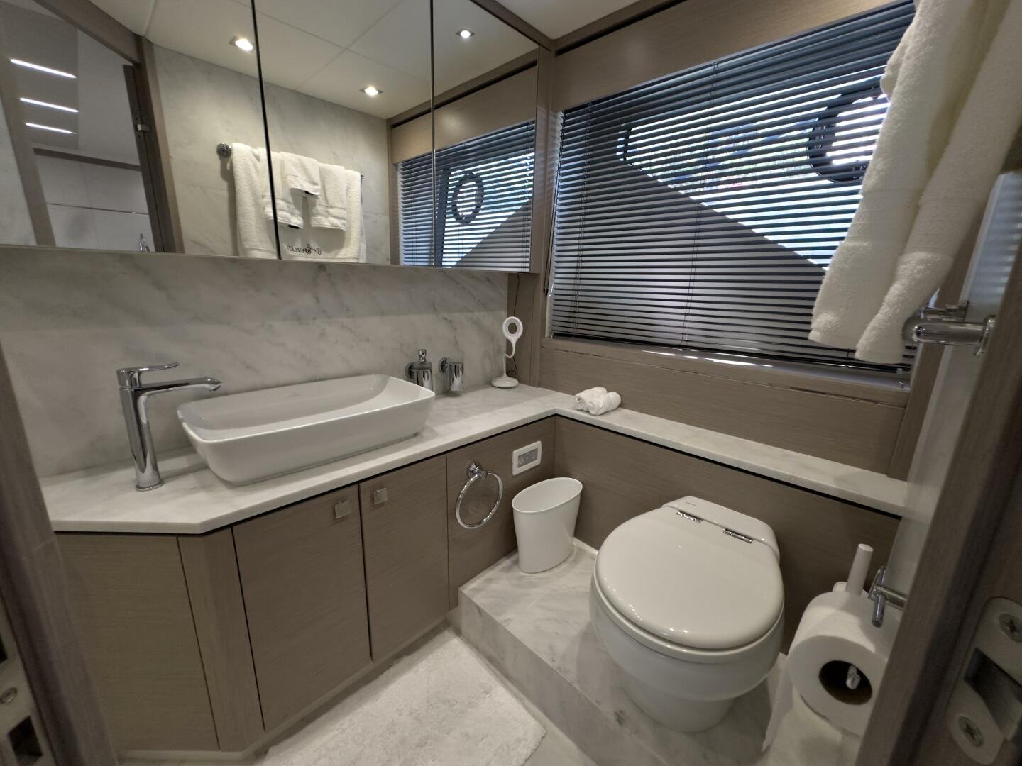 2020 Sunseeker 74 Sport Yacht