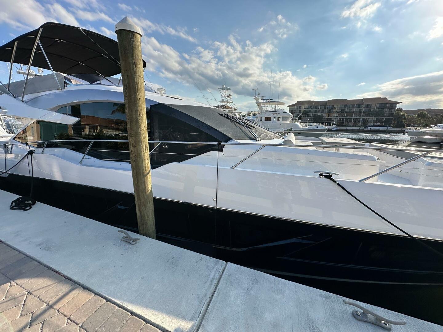 2020 Sunseeker 74 Sport Yacht