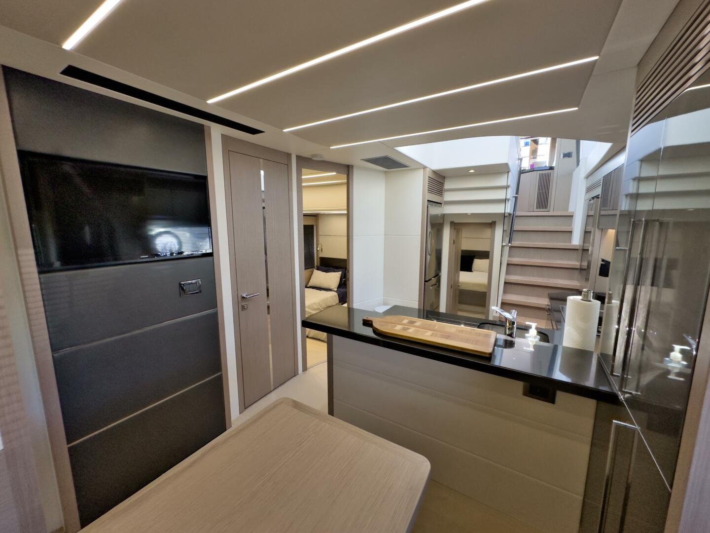 2020 Sunseeker 74 Sport Yacht