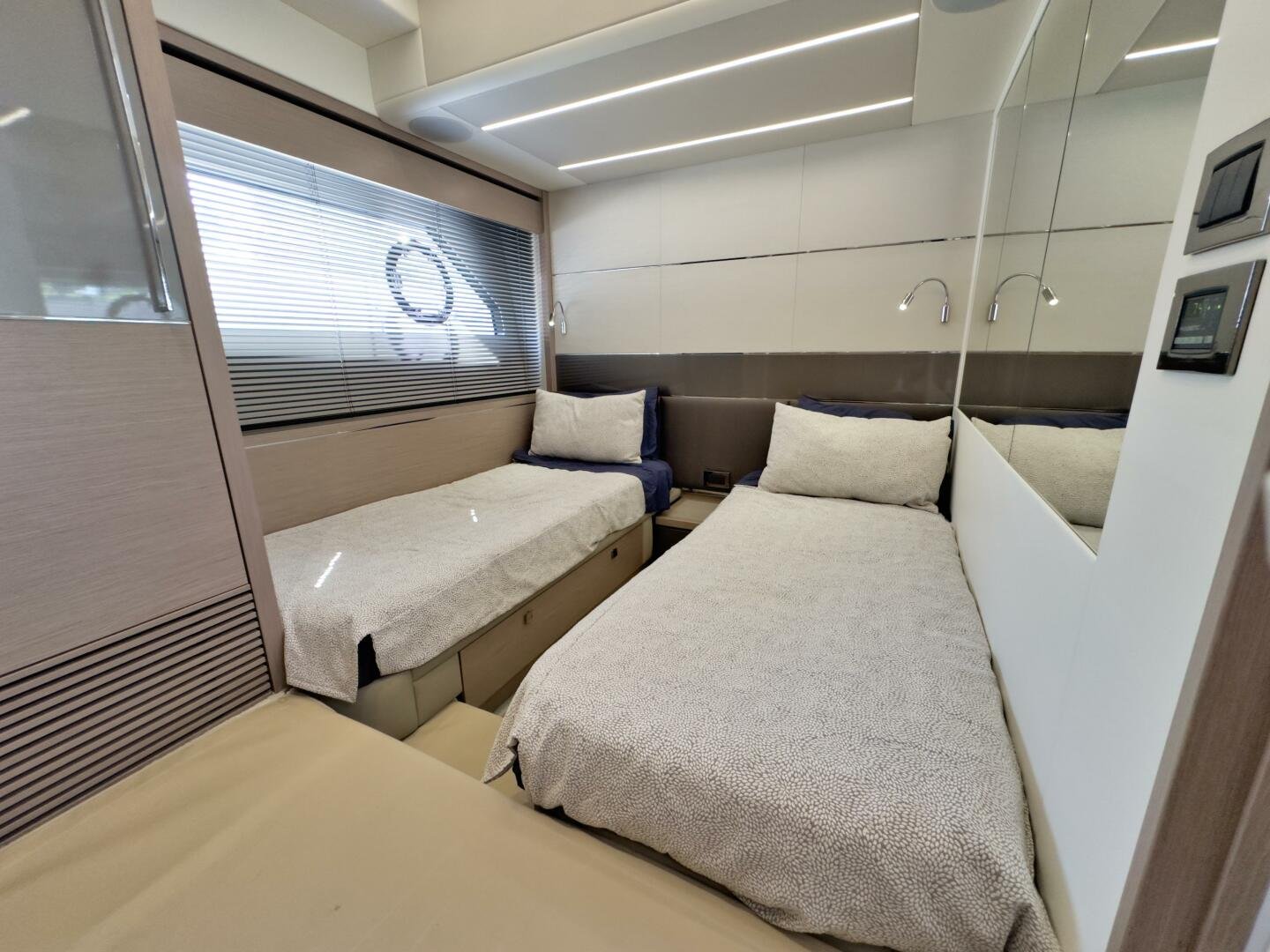 2020 Sunseeker 74 Sport Yacht