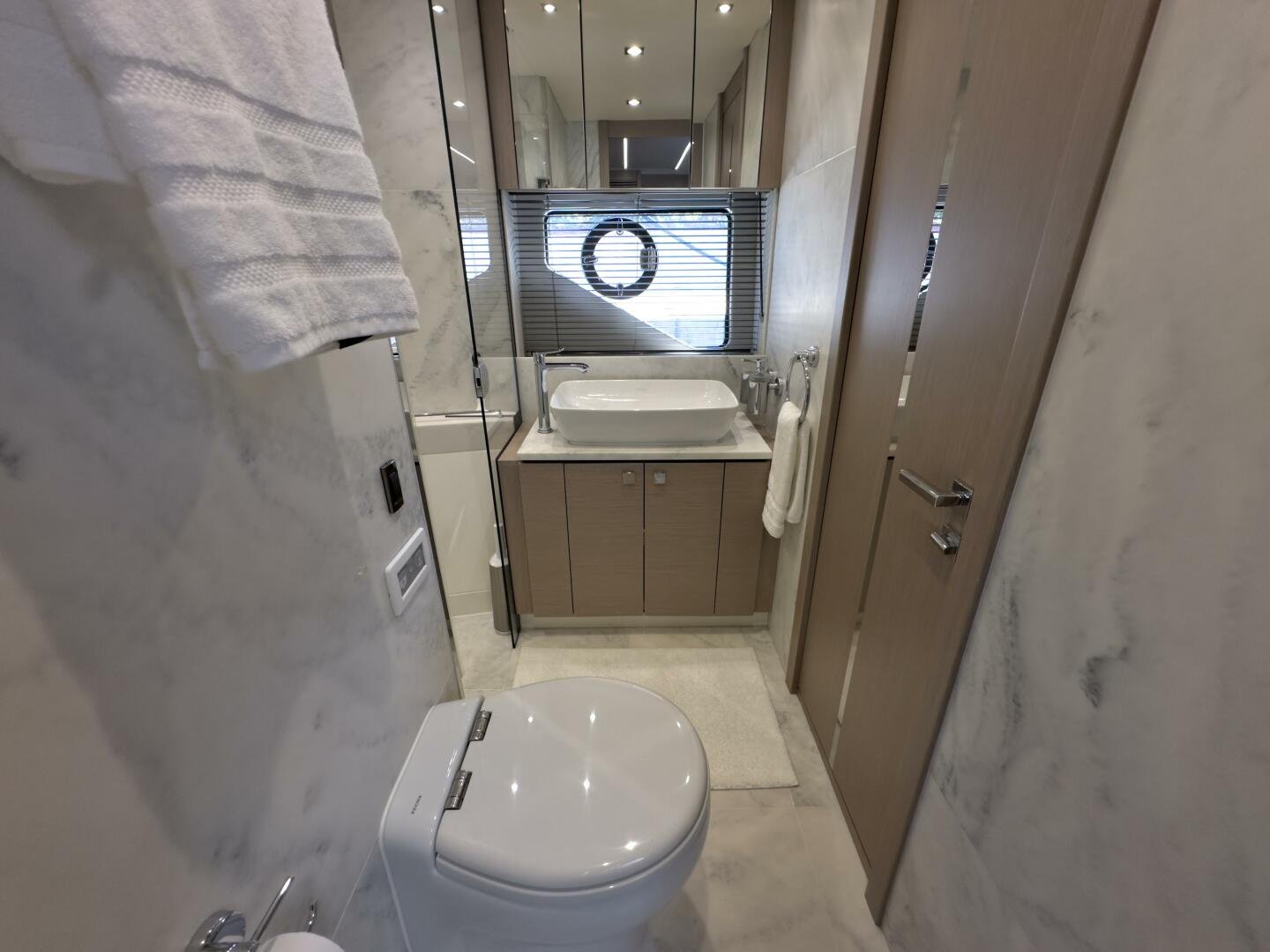 2020 Sunseeker 74 Sport Yacht