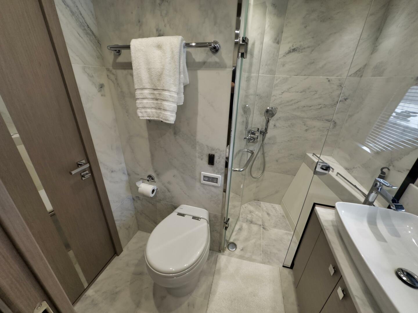 2020 Sunseeker 74 Sport Yacht