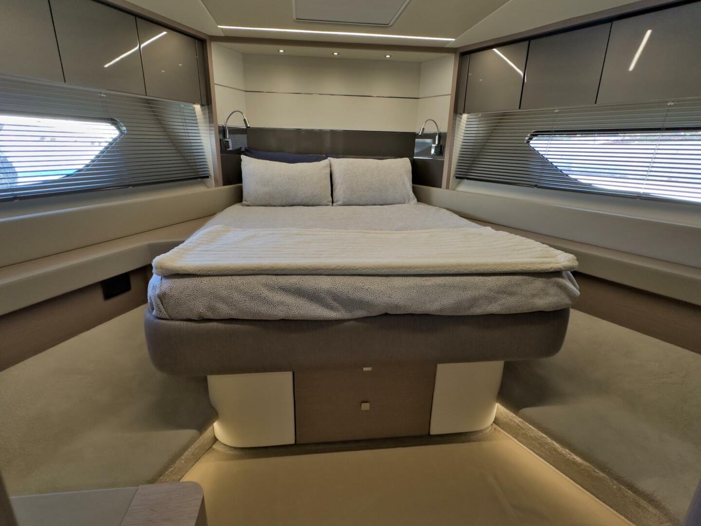 2020 Sunseeker 74 Sport Yacht