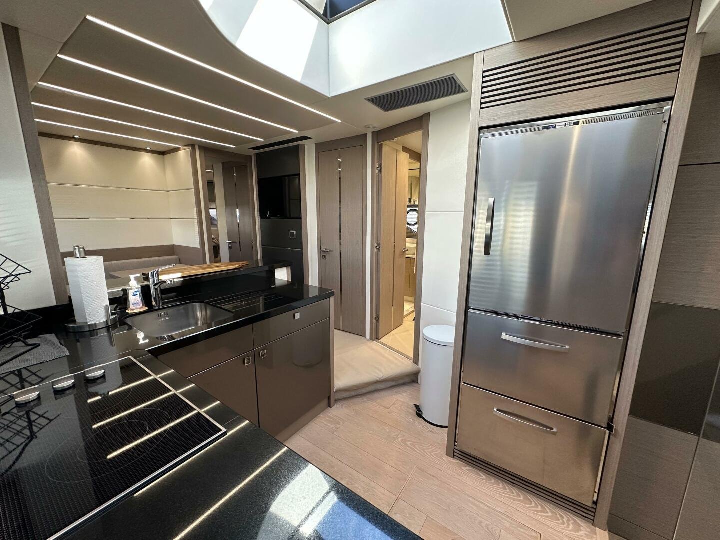 2020 Sunseeker 74 Sport Yacht