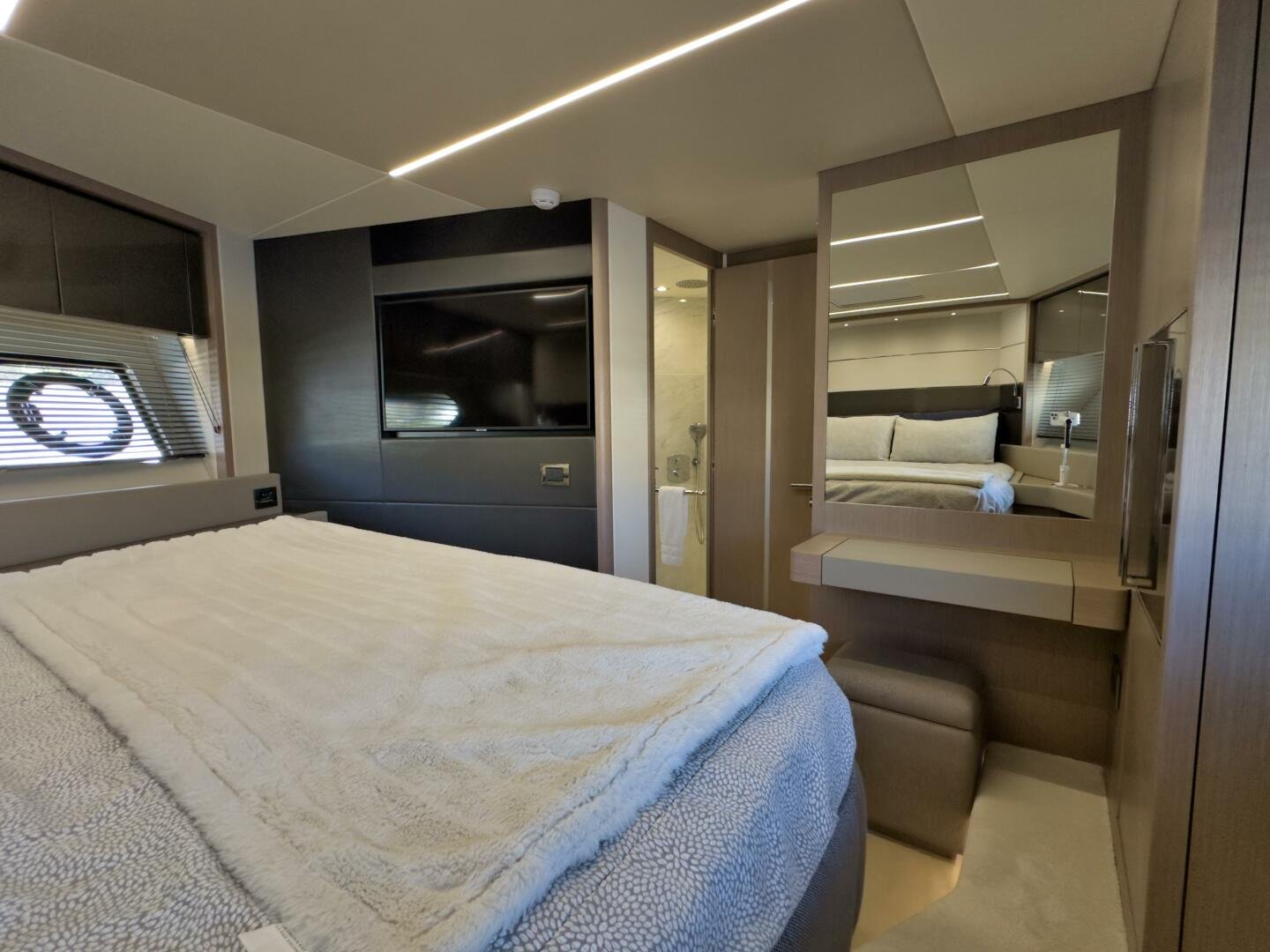 2020 Sunseeker 74 Sport Yacht