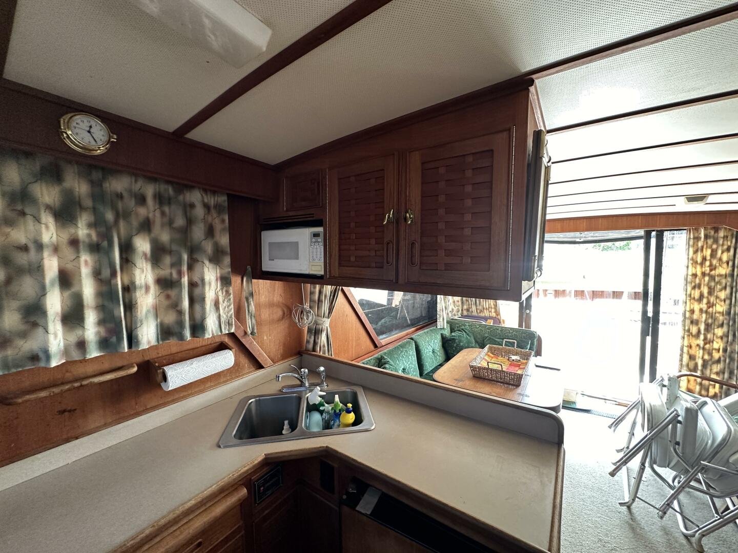 1987 Canoe Cove 42 Flybridge