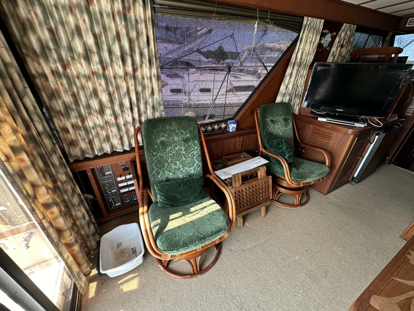 1987 Canoe Cove 42 Flybridge