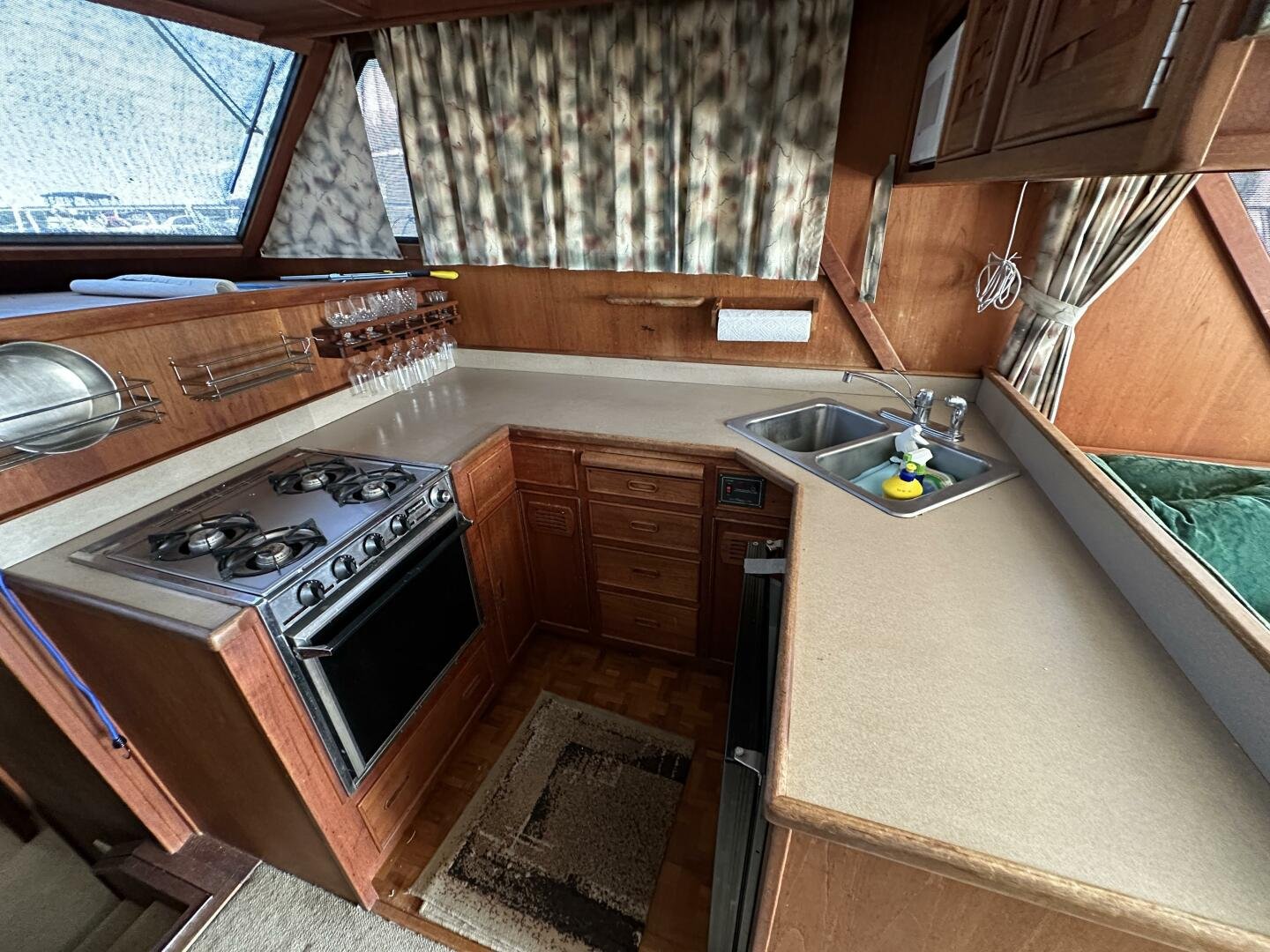 1987 Canoe Cove 42 Flybridge