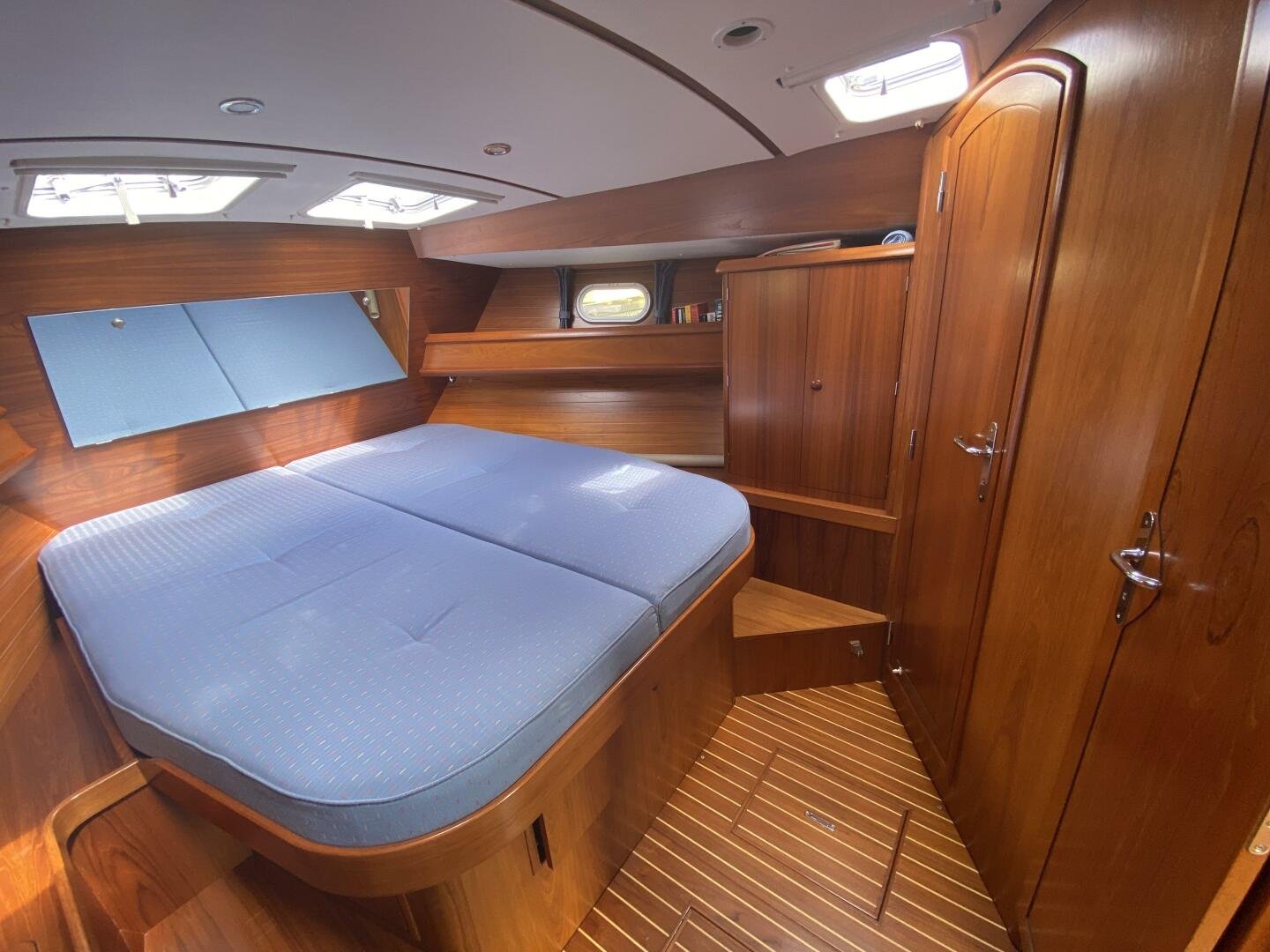 2000 Jeanneau Sun Odyssey 45.2