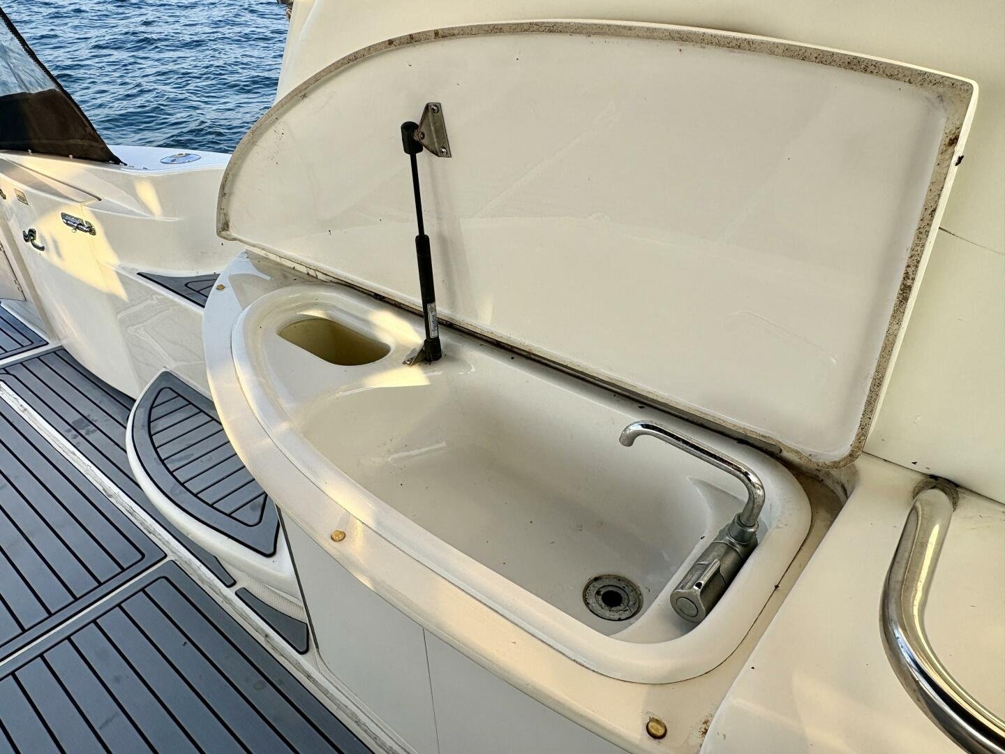 1999 Sea Ray 460 Sundancer