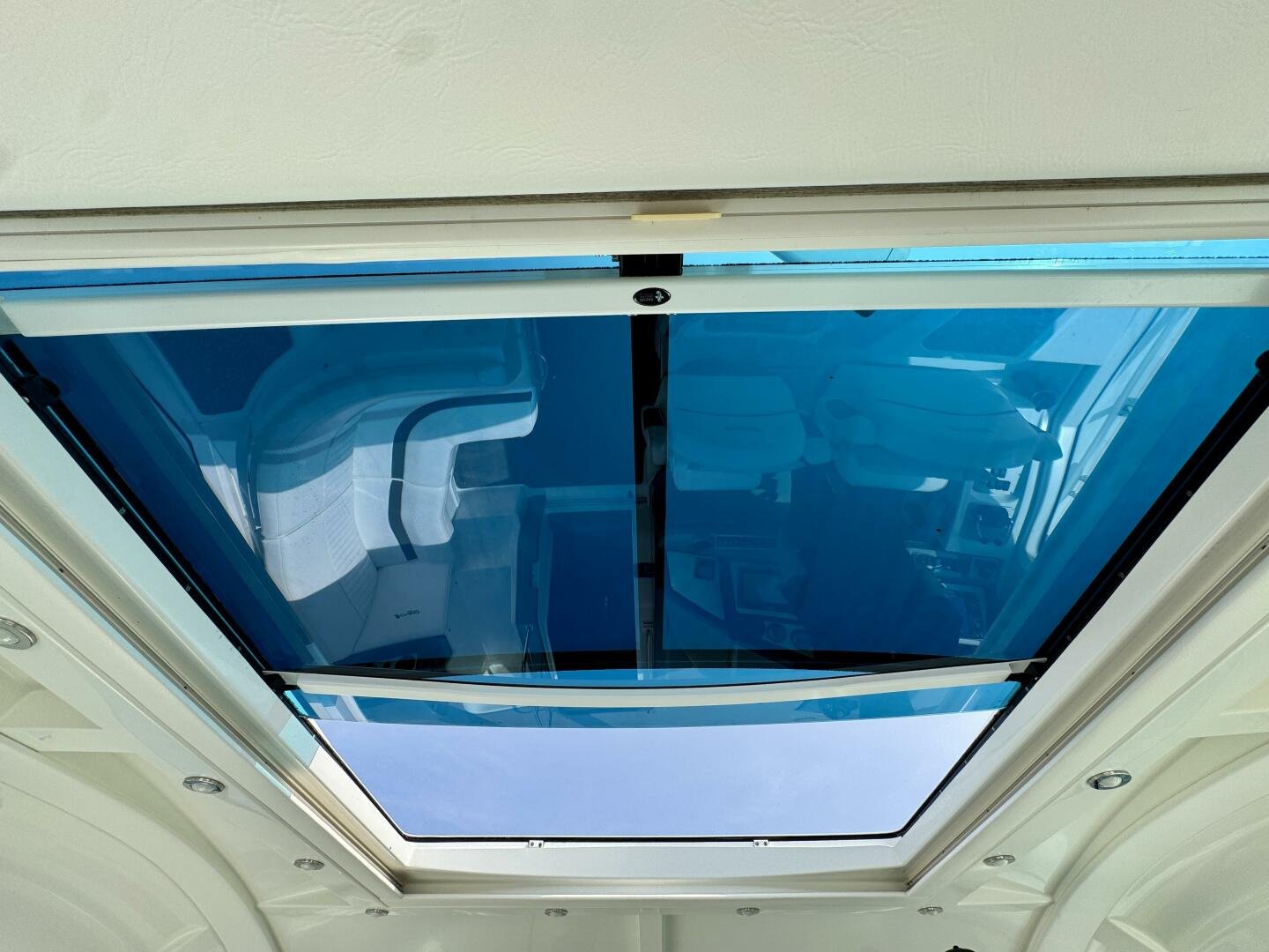 2012 Cruisers Yachts 540 Sports Coupe