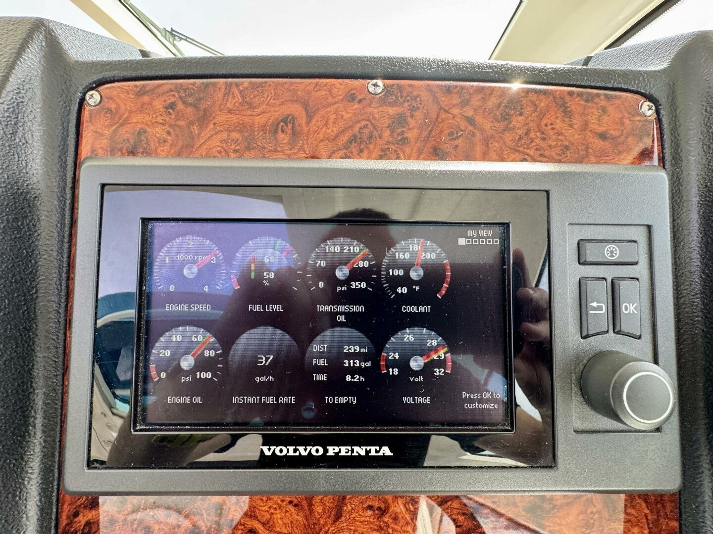 2012 Cruisers Yachts 540 Sports Coupe