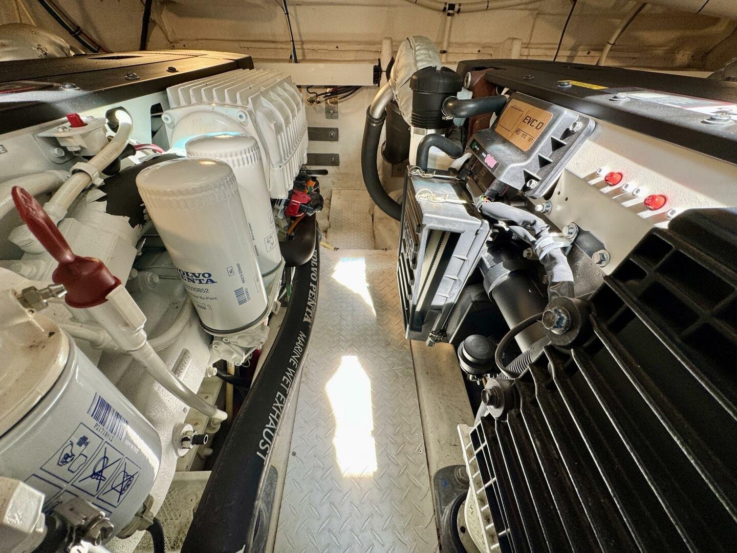 2012 Cruisers Yachts 540 Sports Coupe