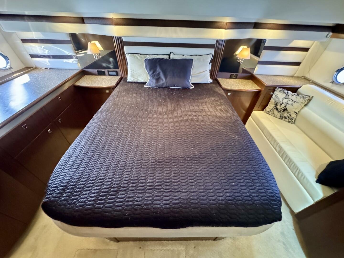 2012 Cruisers Yachts 540 Sports Coupe