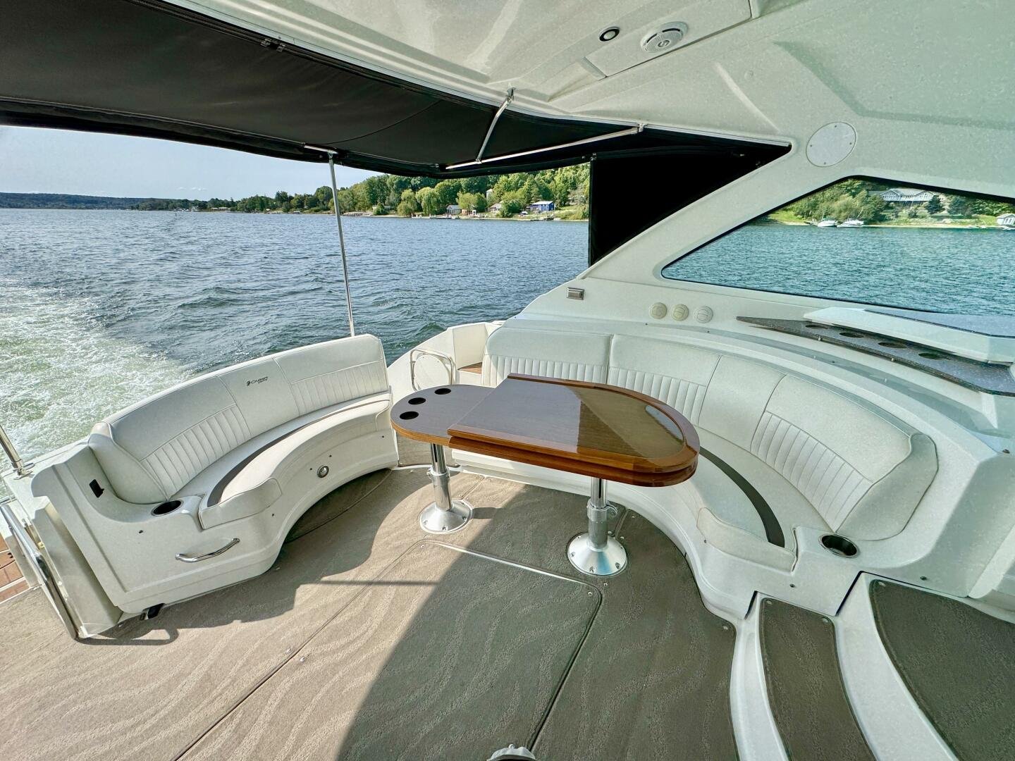 2012 Cruisers Yachts 540 Sports Coupe