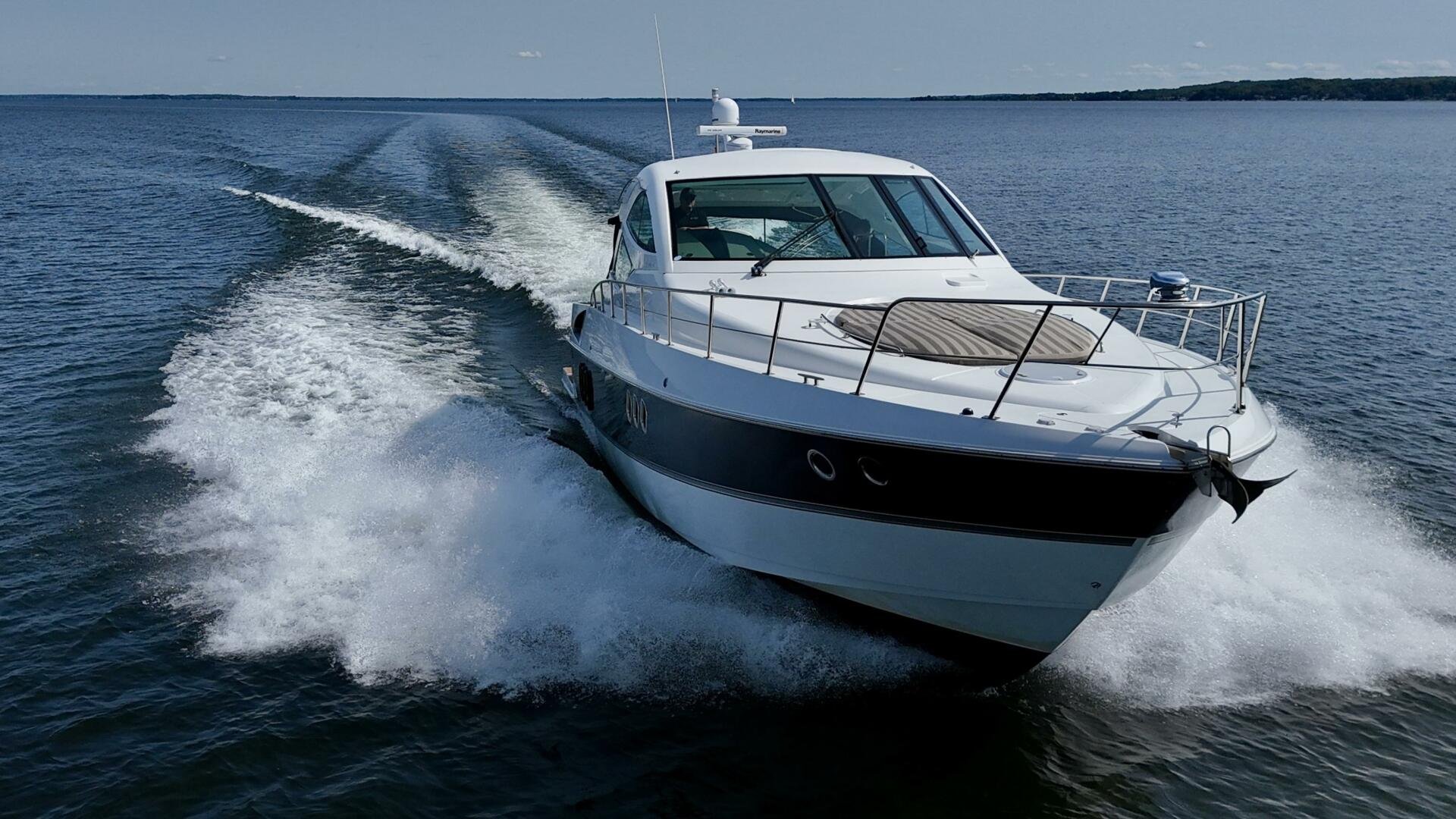 2012 Cruisers Yachts 540 Sports Coupe