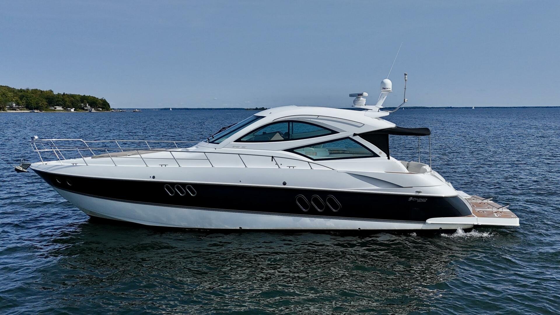 2012 Cruisers Yachts 540 Sports Coupe
