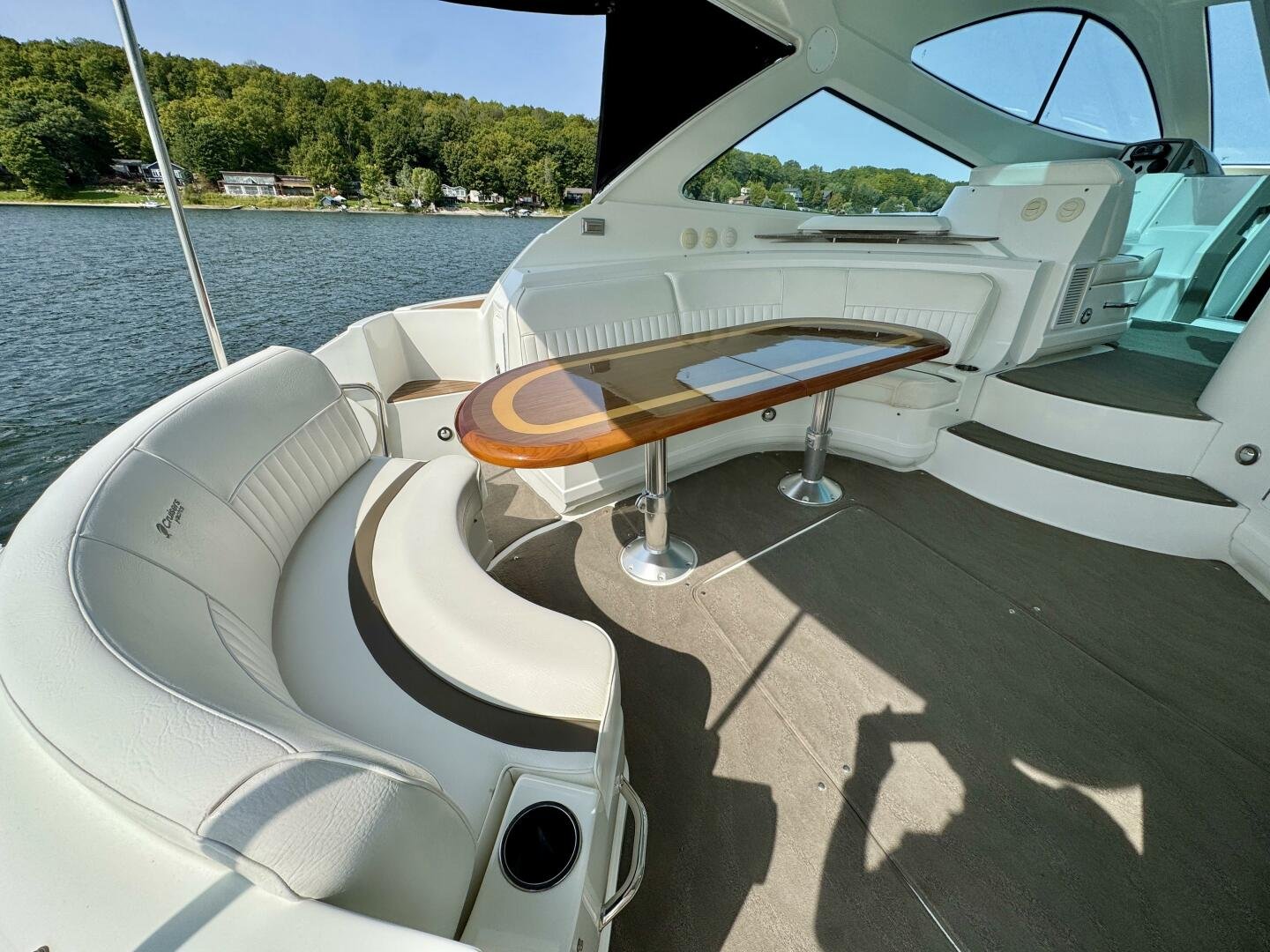 2012 Cruisers Yachts 540 Sports Coupe