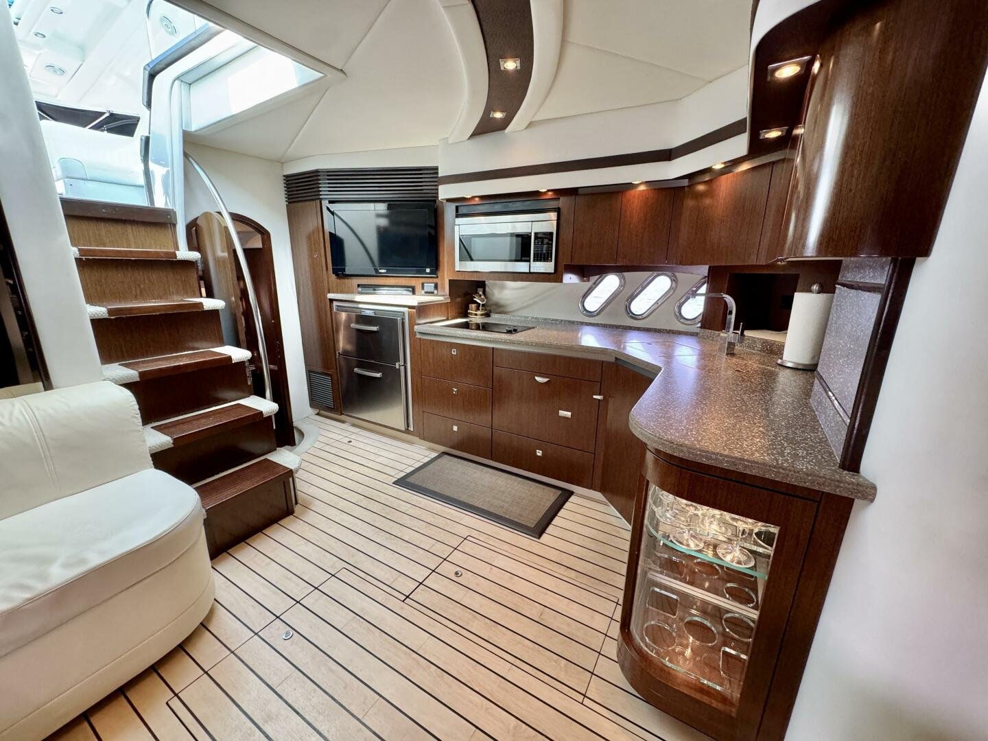 2012 Cruisers Yachts 540 Sports Coupe