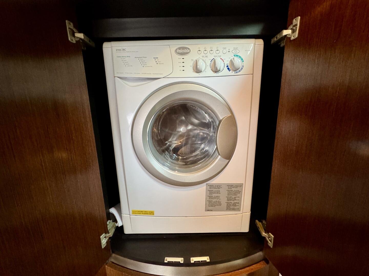 2012 Cruisers Yachts 540 Sports Coupe