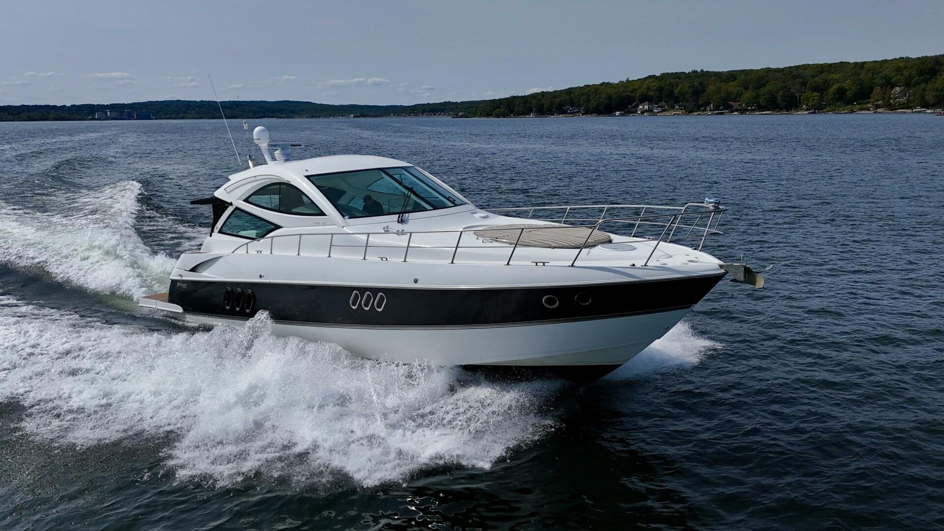 2012 Cruisers Yachts 540 Sports Coupe