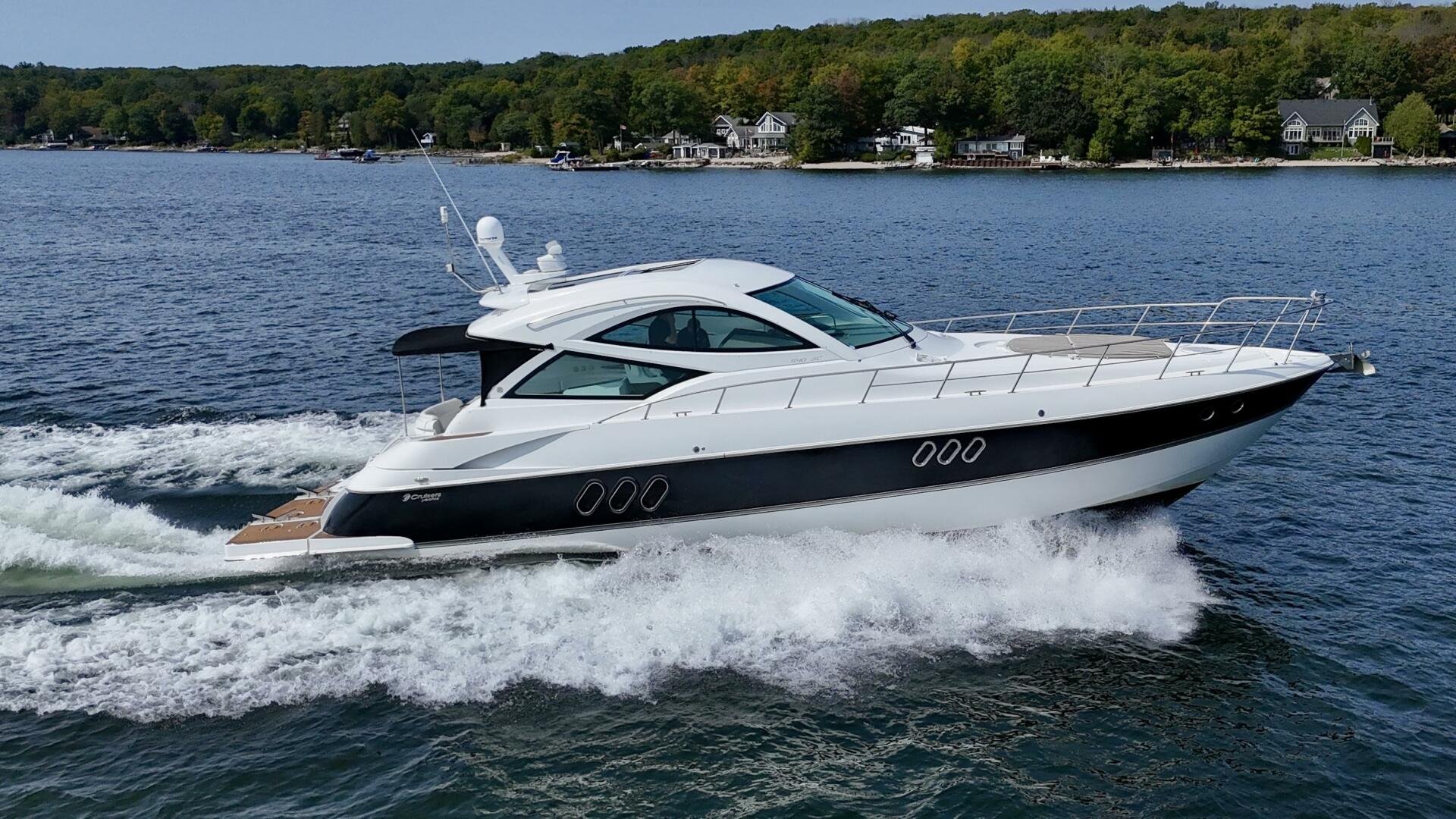 2012 Cruisers Yachts 540 Sports Coupe