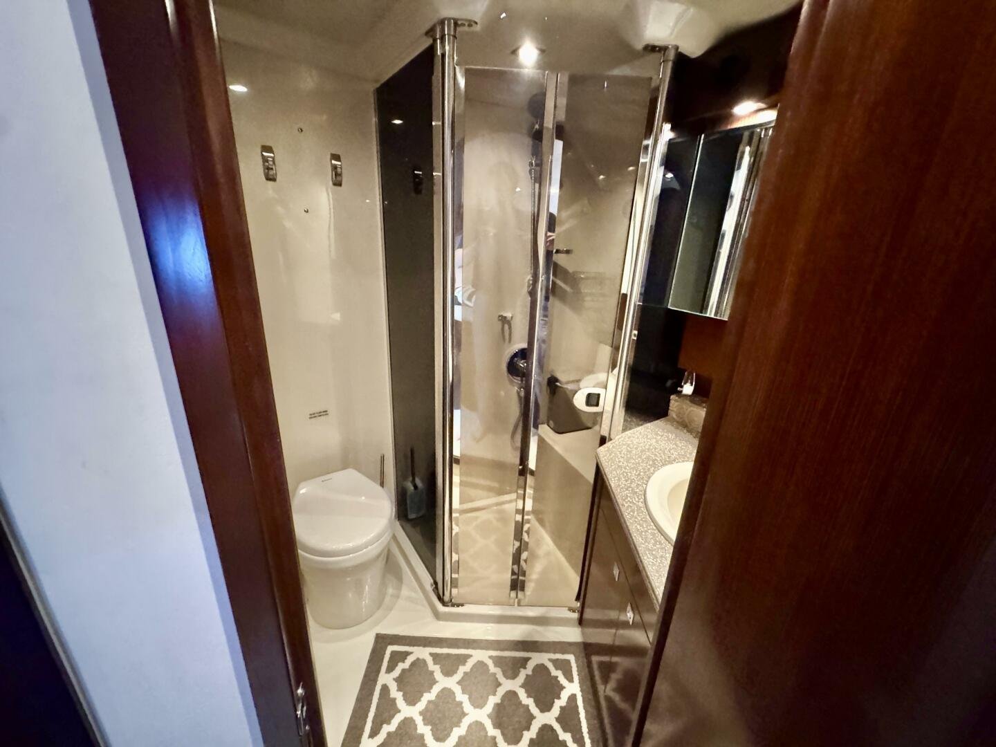 2012 Cruisers Yachts 540 Sports Coupe