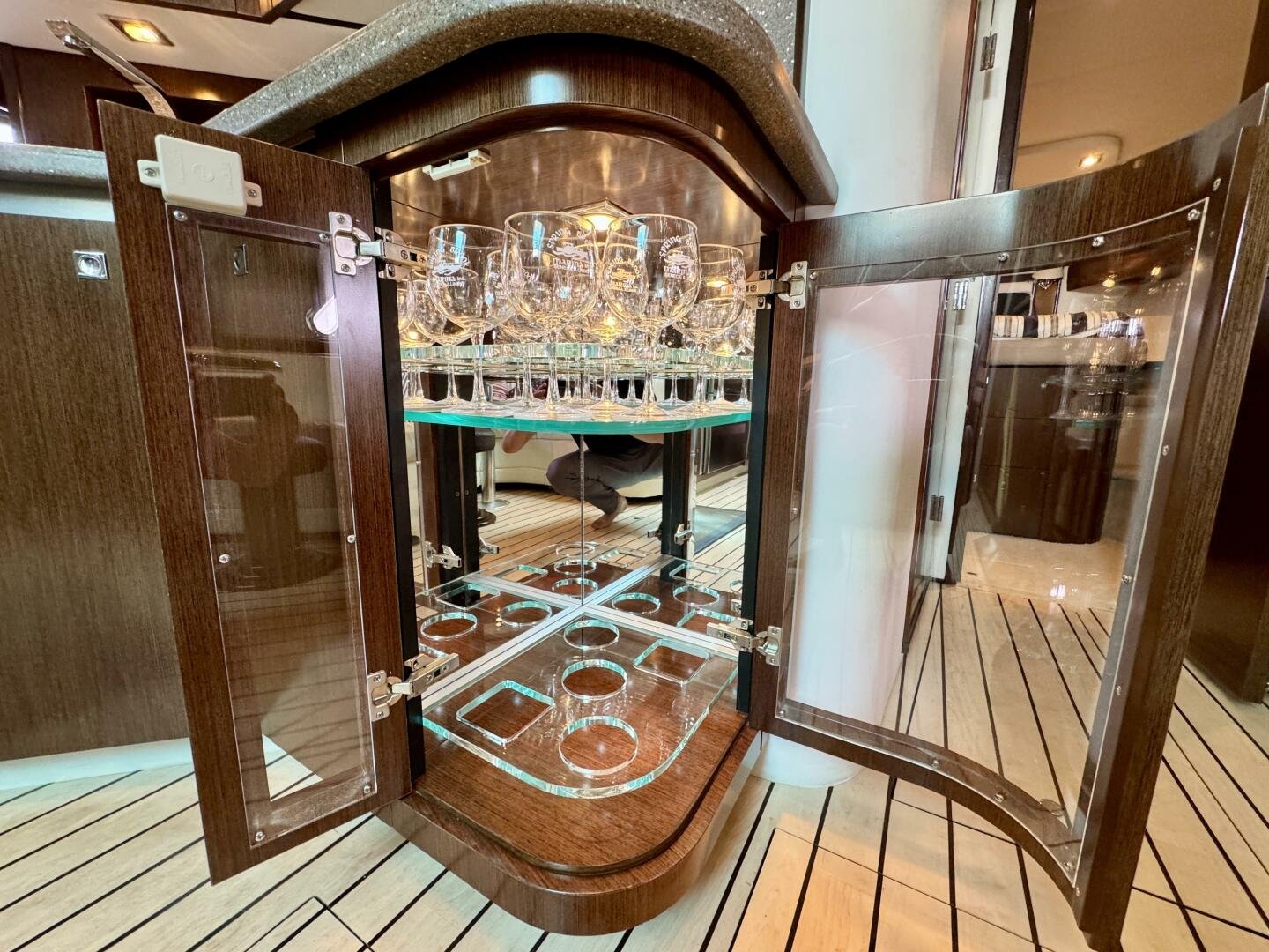 2012 Cruisers Yachts 540 Sports Coupe