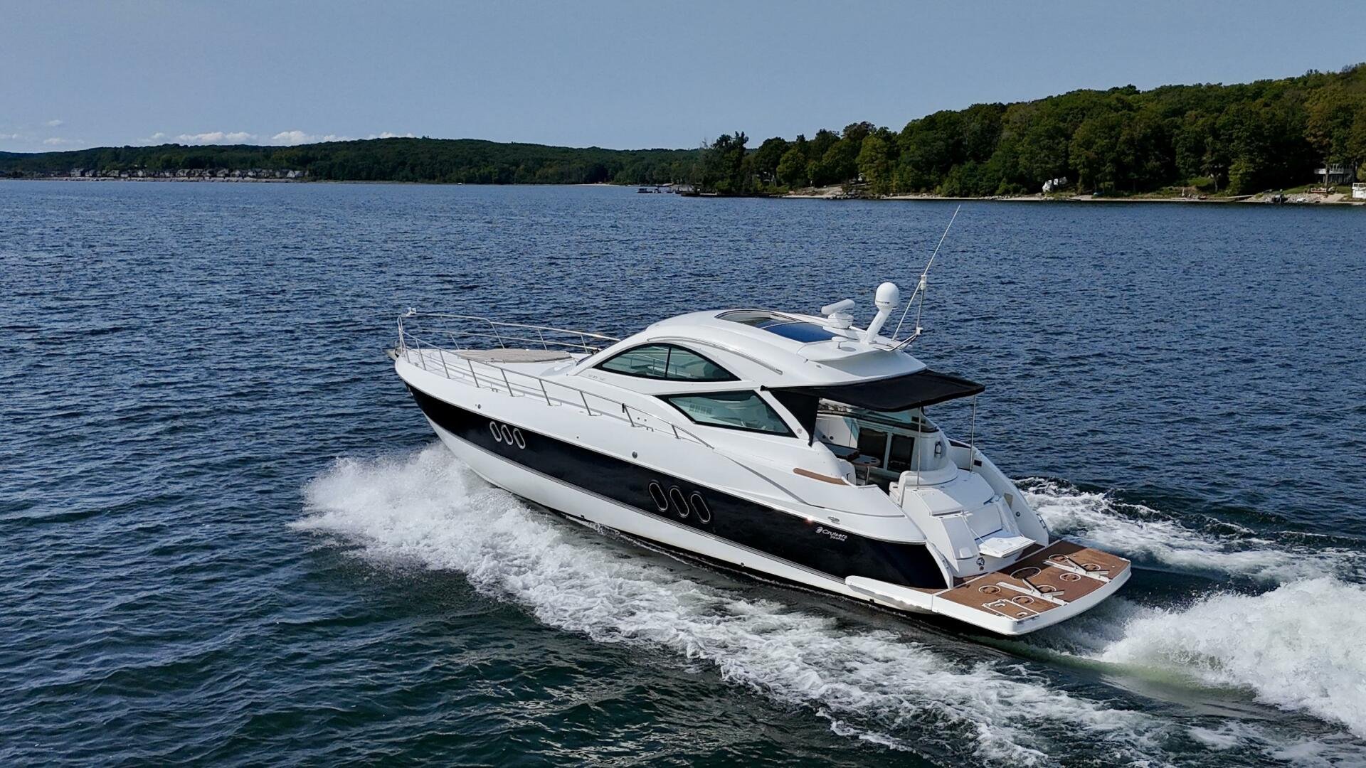 2012 Cruisers Yachts 540 Sports Coupe