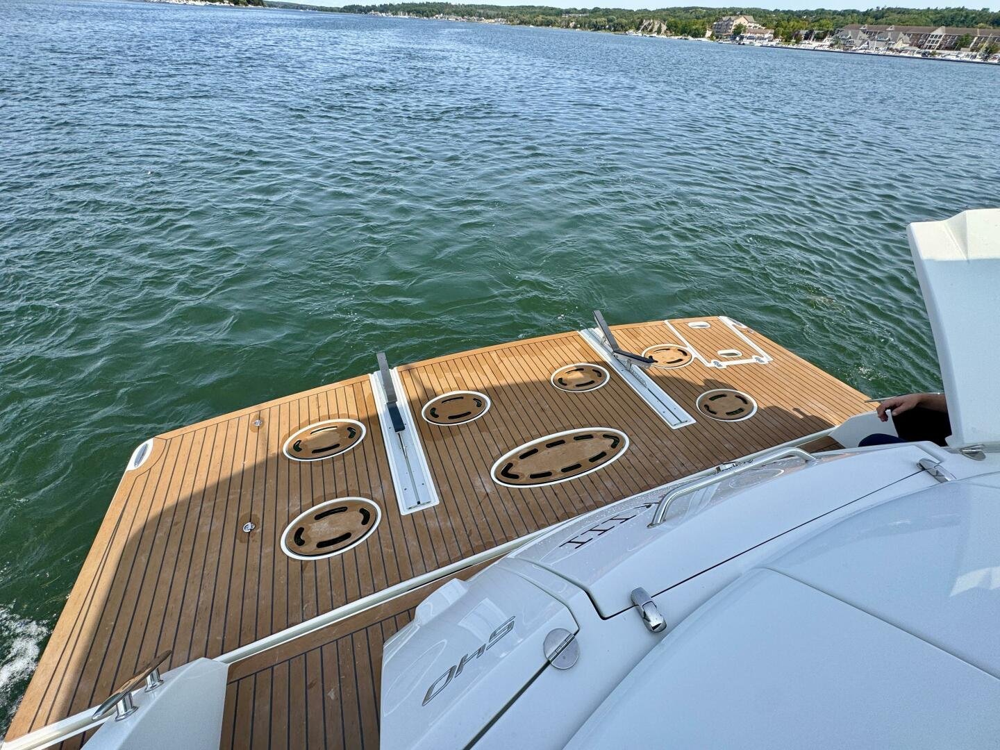 2012 Cruisers Yachts 540 Sports Coupe