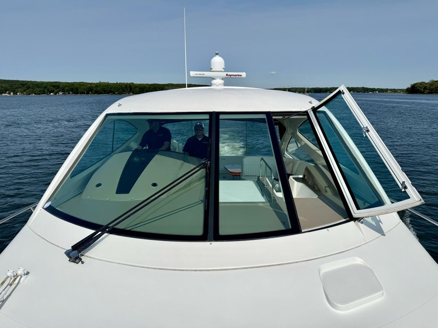 2012 Cruisers Yachts 540 Sports Coupe