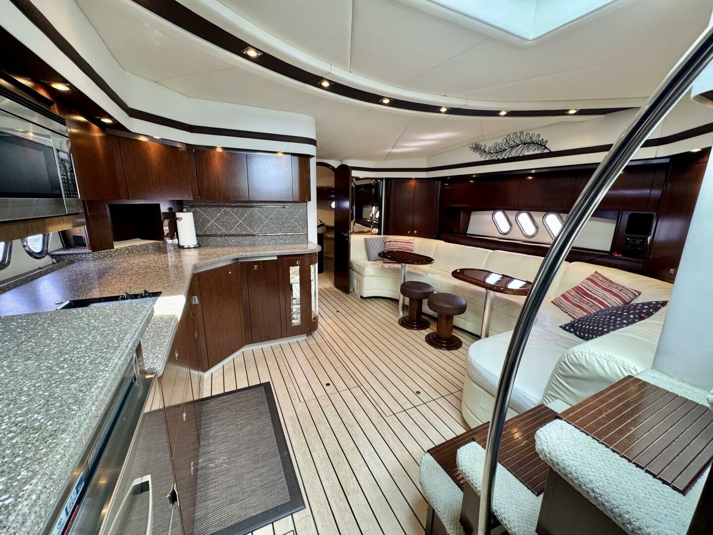 2012 Cruisers Yachts 540 Sports Coupe