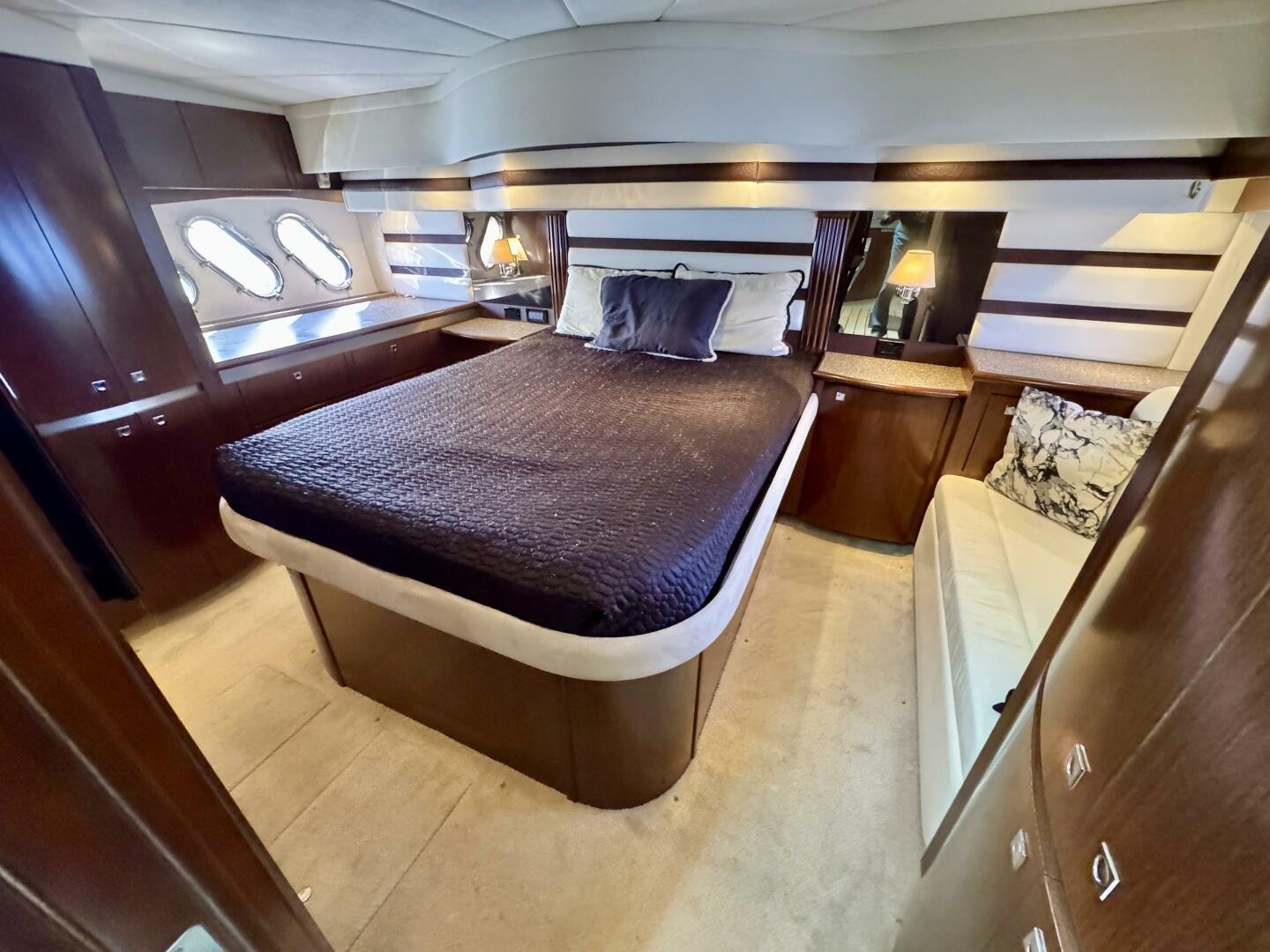 2012 Cruisers Yachts 540 Sports Coupe