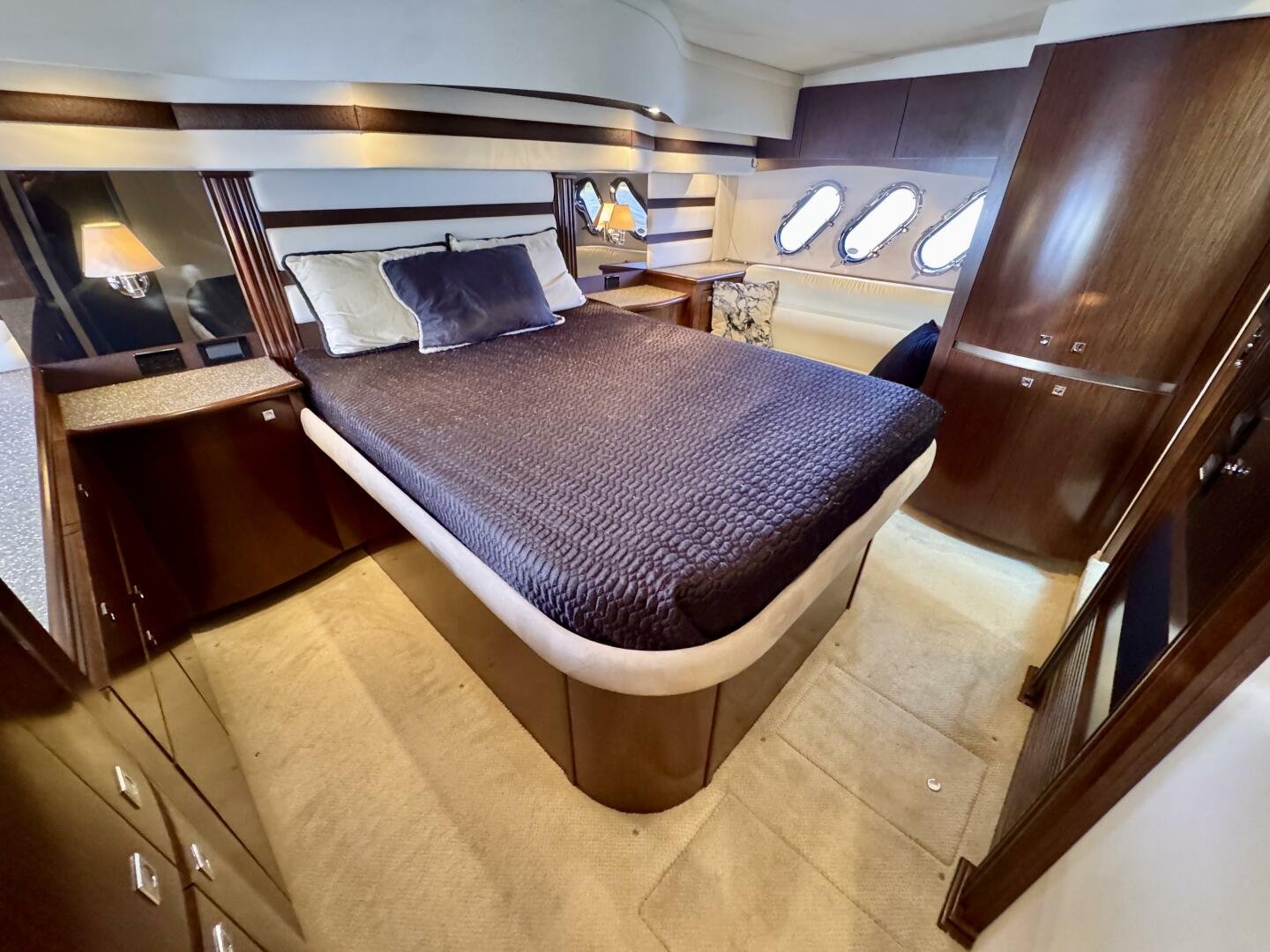 2012 Cruisers Yachts 540 Sports Coupe