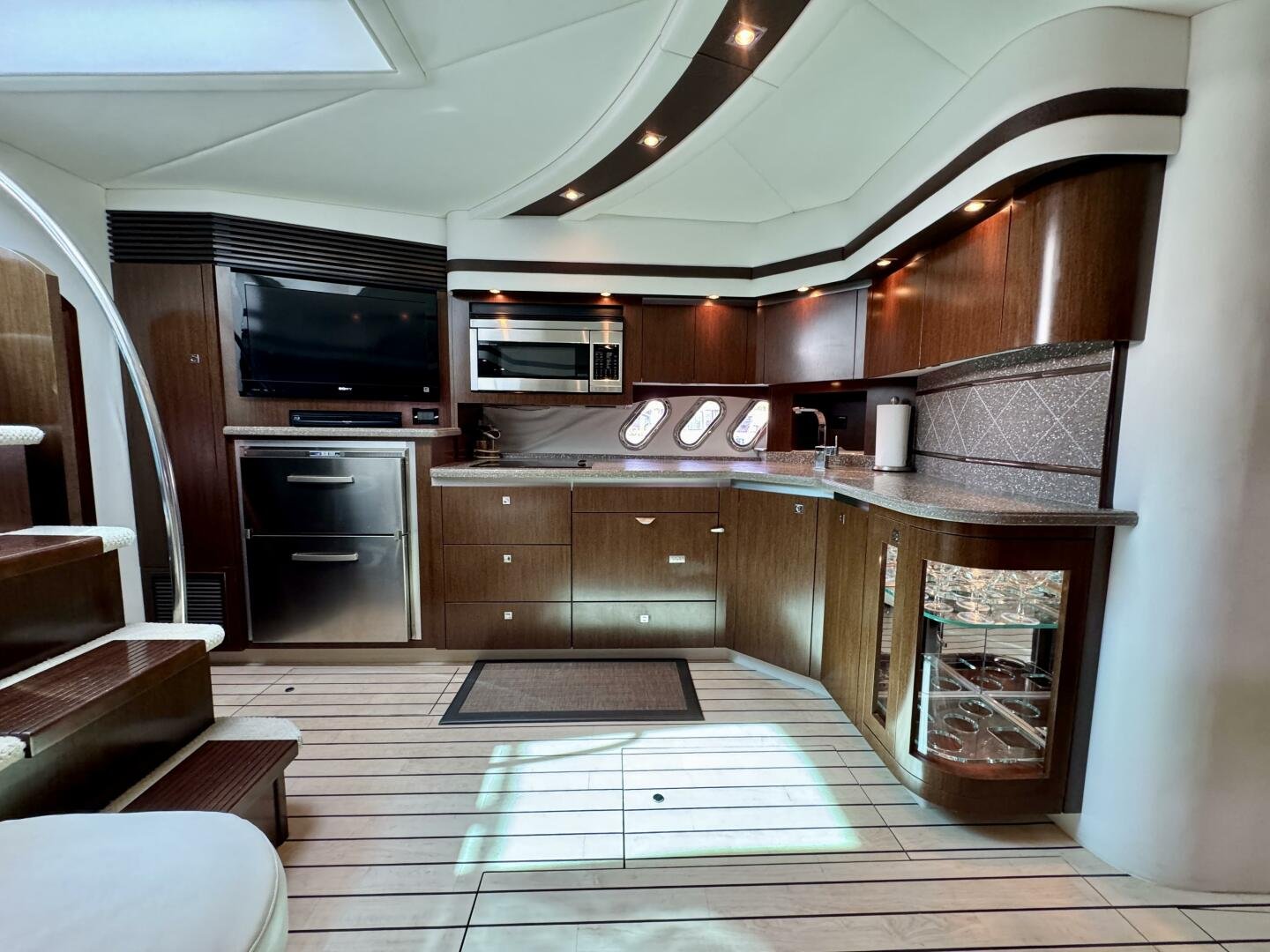 2012 Cruisers Yachts 540 Sports Coupe
