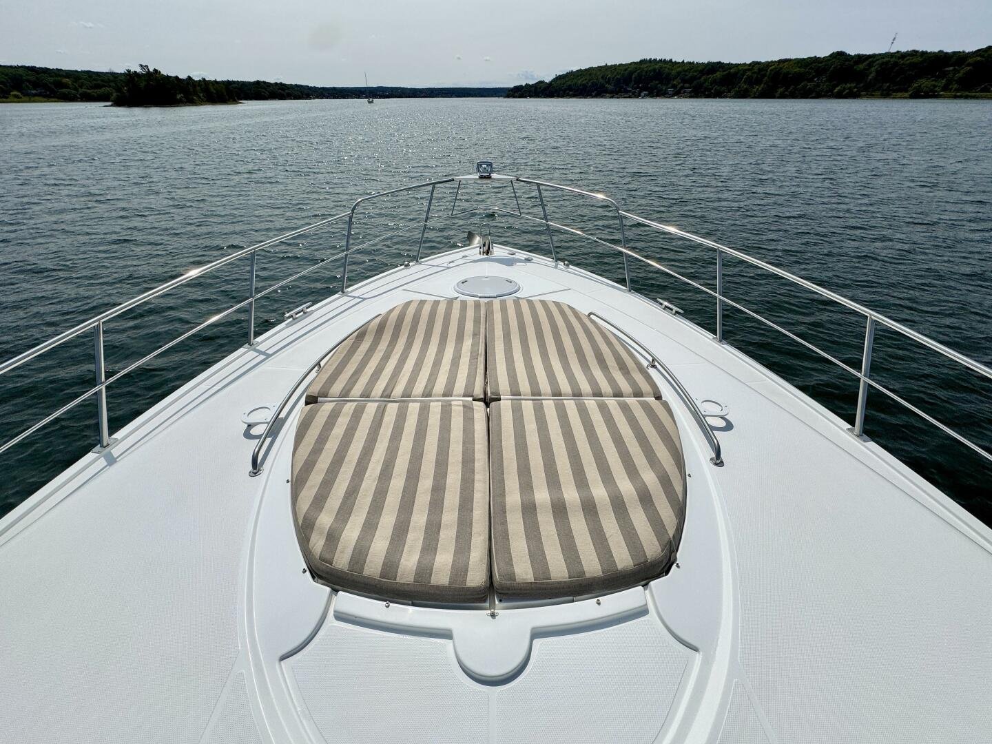 2012 Cruisers Yachts 540 Sports Coupe